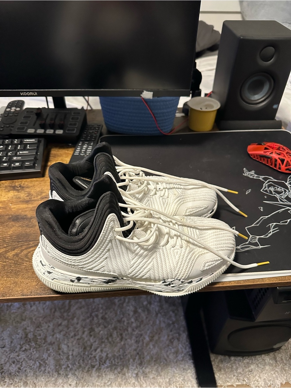 Men's Athletic Knit Sneakers — White with Black Collar